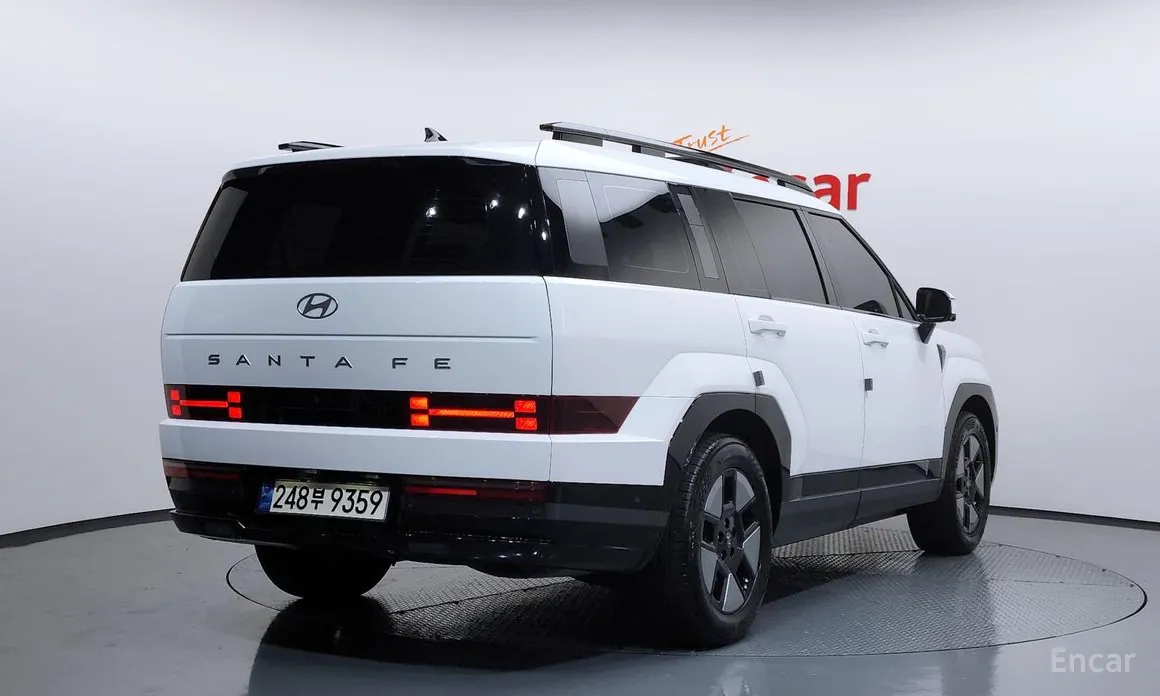 Фото 2 - Hyundai Santa Fe