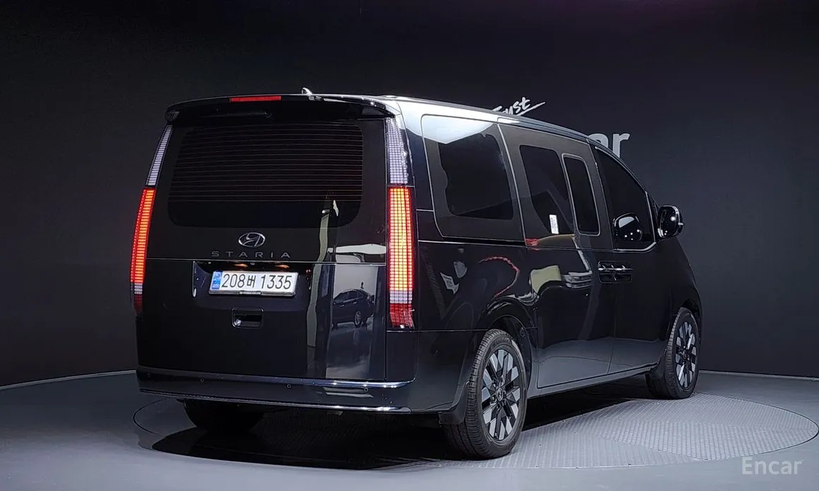 Фото 2 - Hyundai Staria