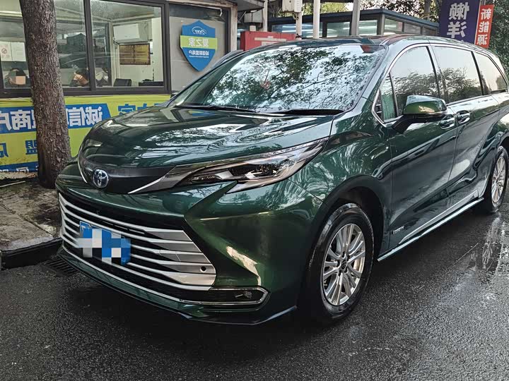 Фото 1 - Toyota Sienna