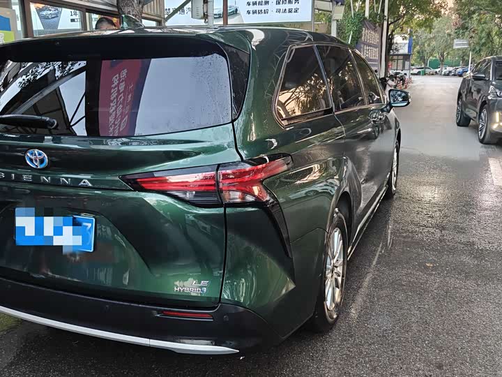 Фото 4 - Toyota Sienna