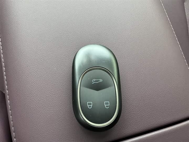 Фото 12 - Nio ET5T