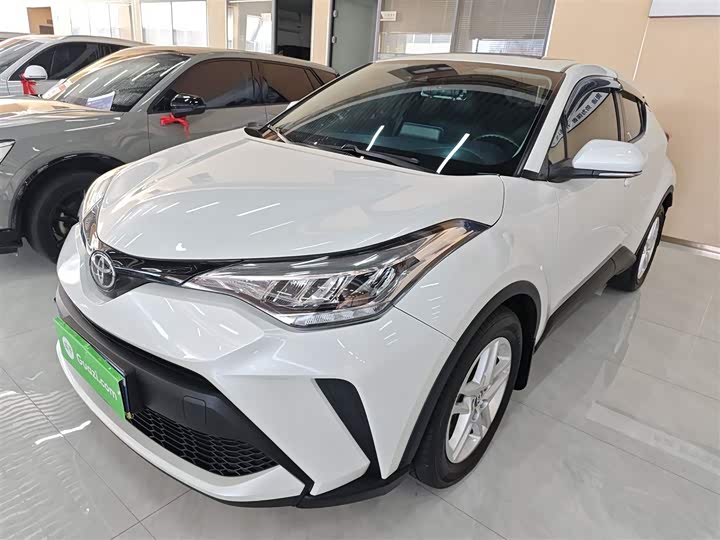 Фото 2 - Toyota C-HR