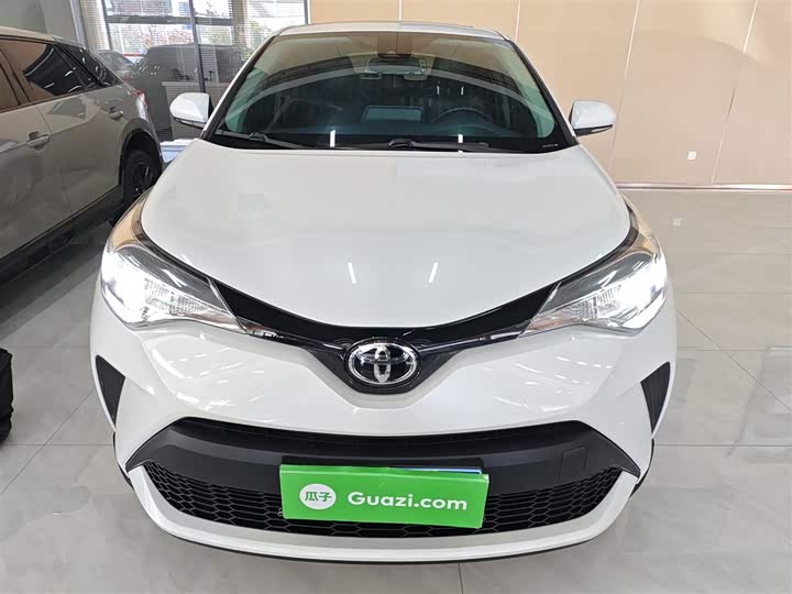 Фото 3 - Toyota C-HR