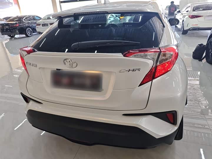 Фото 6 - Toyota C-HR