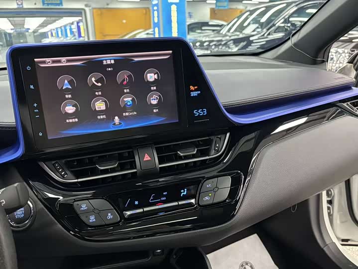 Фото 11 - Toyota C-HR