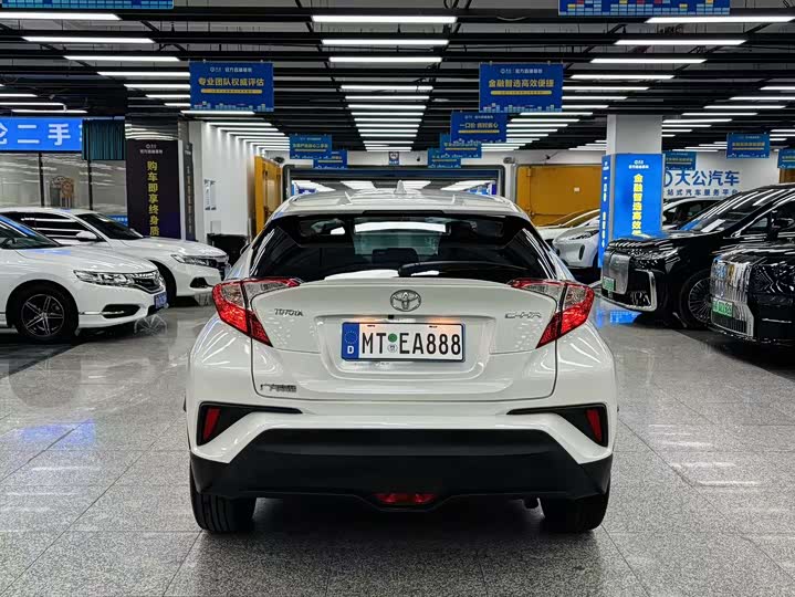Фото 4 - Toyota C-HR