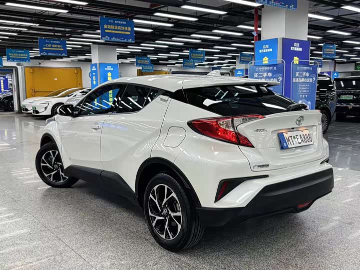 Фото 5 - Toyota C-HR