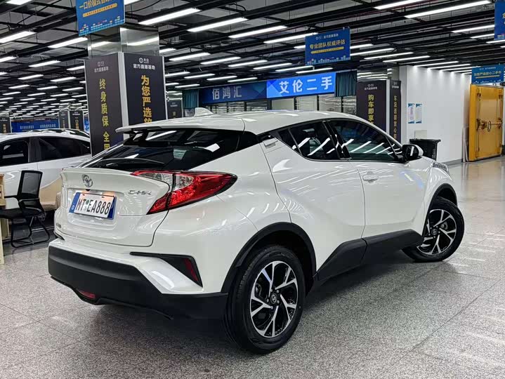 Фото 6 - Toyota C-HR