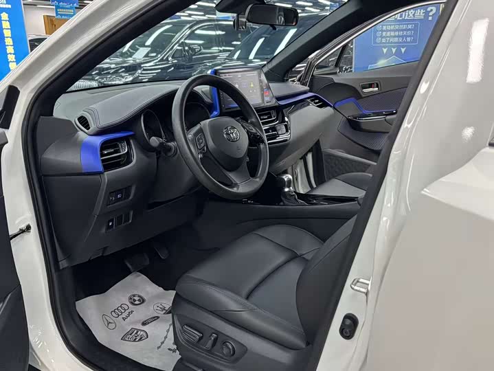 Фото 7 - Toyota C-HR