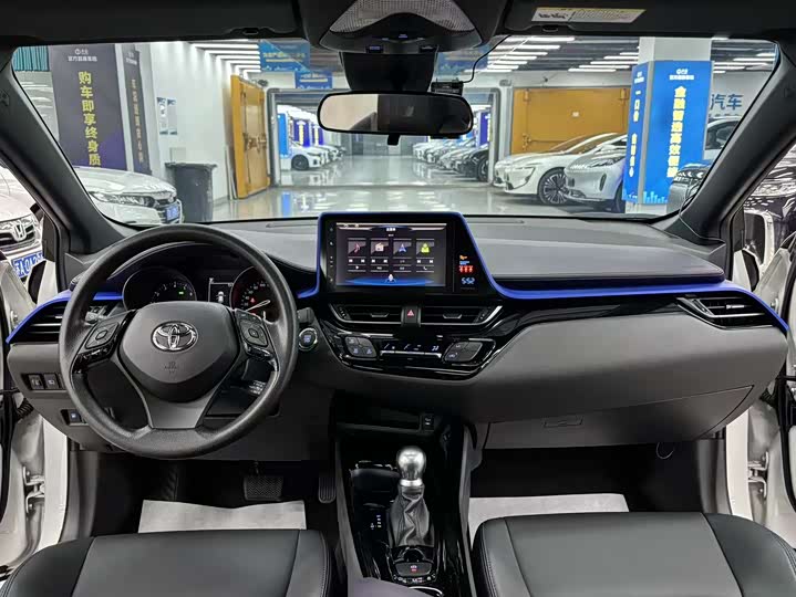 Фото 9 - Toyota C-HR