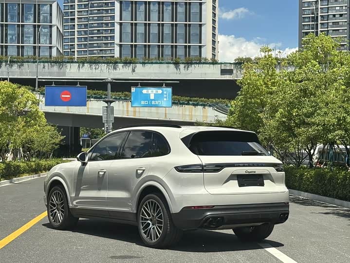 Фото 5 - Porsche Cayenne