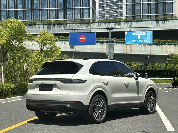Фото 7 - Porsche Cayenne