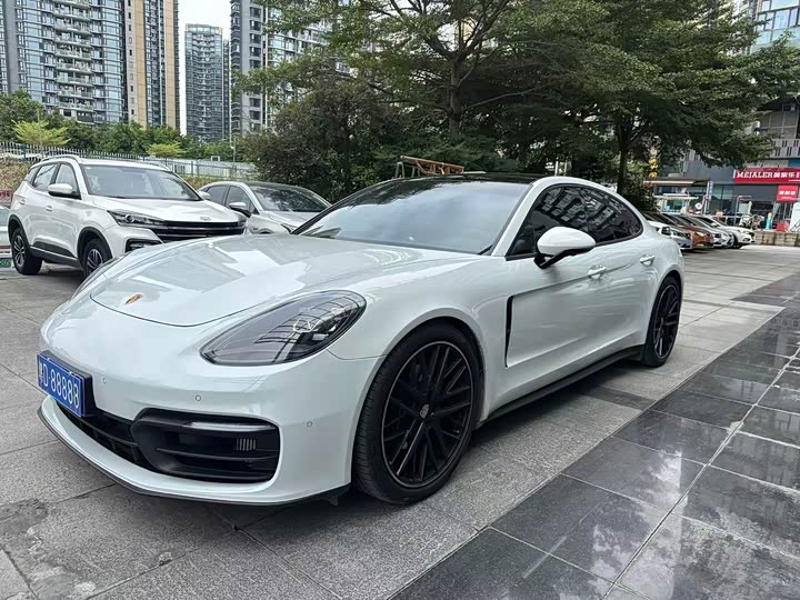 Фото 1 - Porsche Panamera