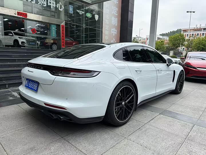 Фото 7 - Porsche Panamera
