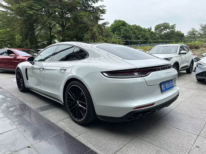 Фото 9 - Porsche Panamera