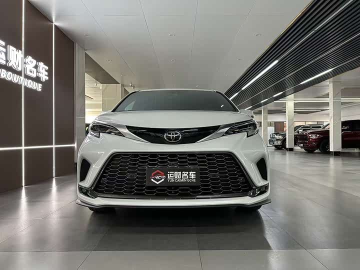 Фото 2 - Toyota Granvia