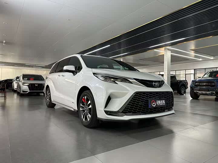 Фото 3 - Toyota Granvia