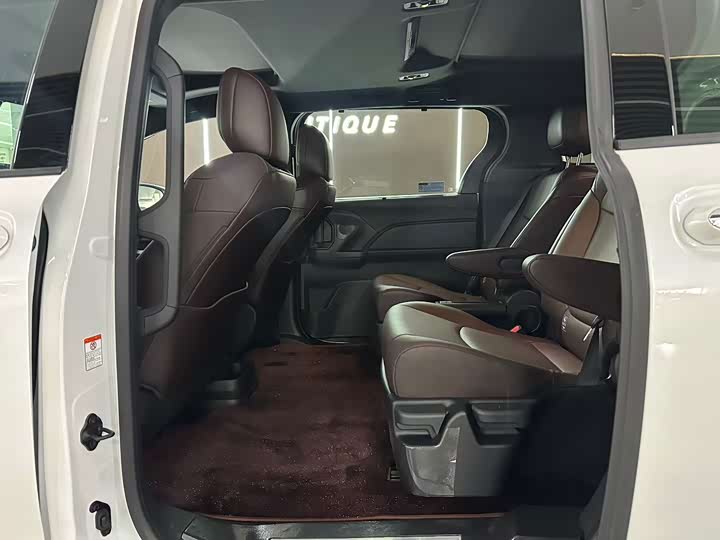 Фото 5 - Toyota Granvia