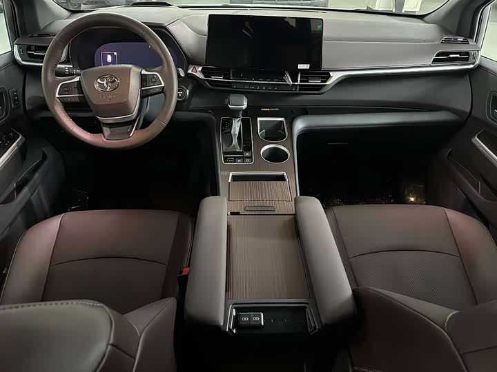 Фото 6 - Toyota Granvia