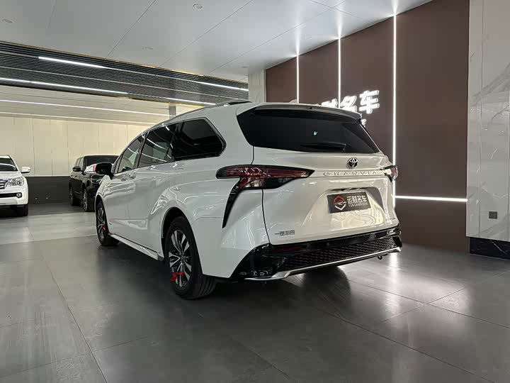 Фото 7 - Toyota Granvia