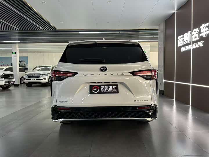 Фото 8 - Toyota Granvia