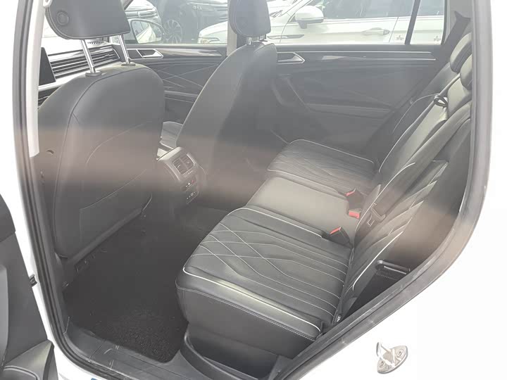 Фото 5 - Volkswagen Tiguan L Pro