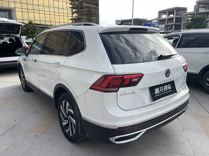 Фото 8 - Volkswagen Tiguan L Pro