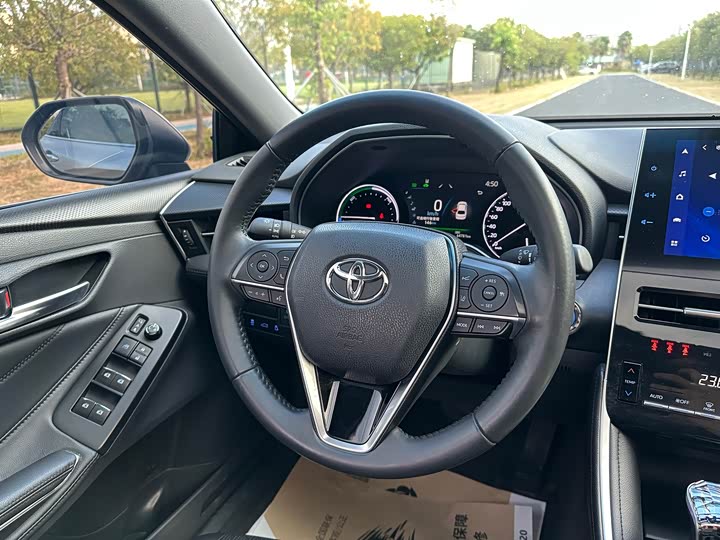 Фото 10 - Toyota Avalon