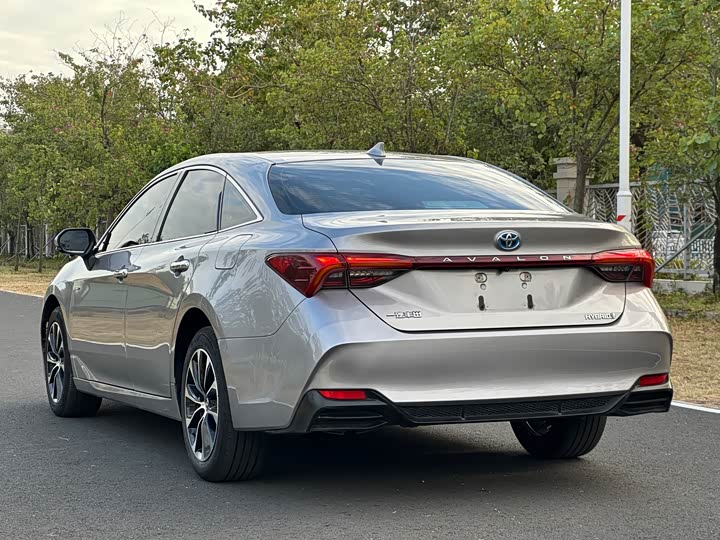 Фото 4 - Toyota Avalon