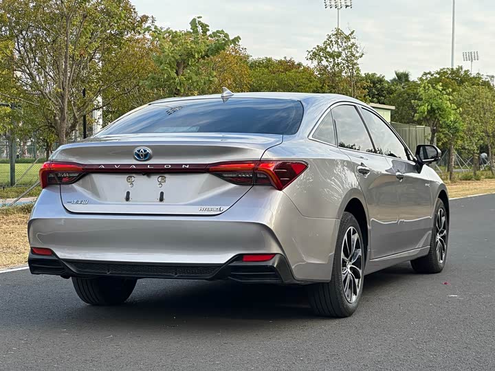 Фото 6 - Toyota Avalon