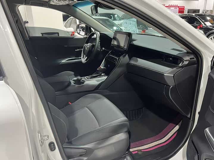 Фото 4 - Toyota Harrier