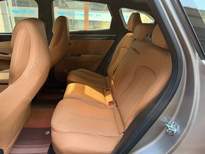 Фото 10 - Geely Galaxy L7