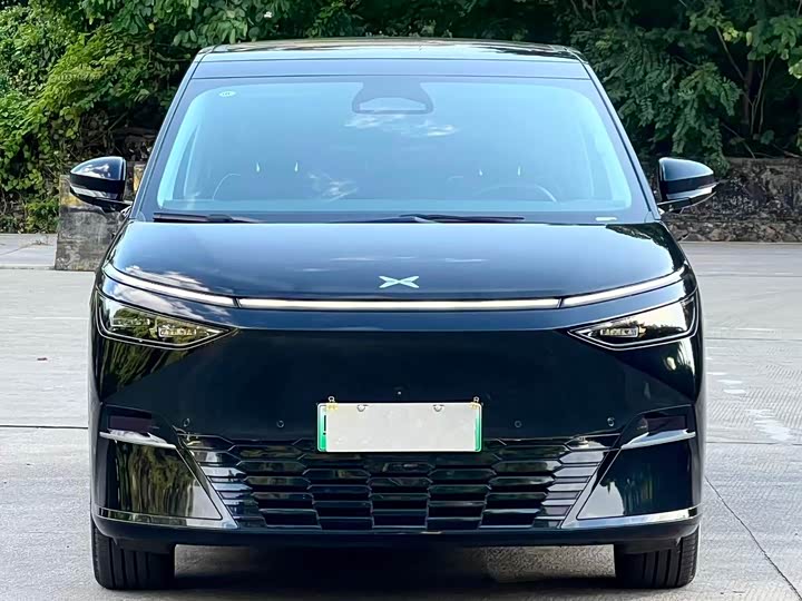 Фото 1 - XPeng X9