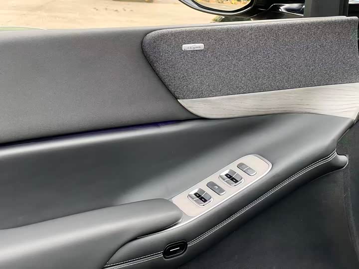 Фото 13 - XPeng X9