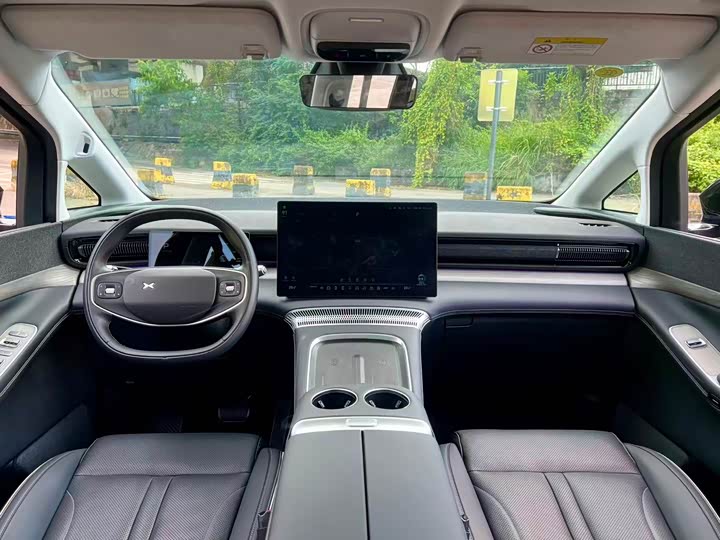 Фото 21 - XPeng X9