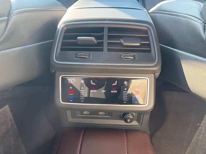 Фото 10 - Audi A6L