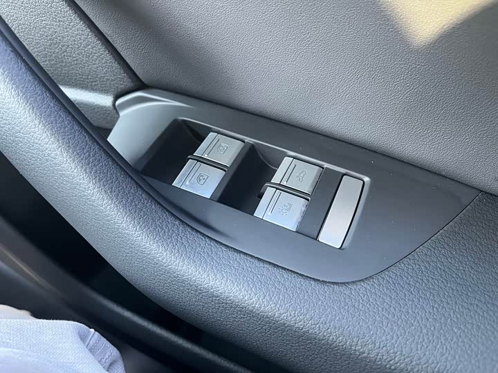 Фото 11 - Audi A6L