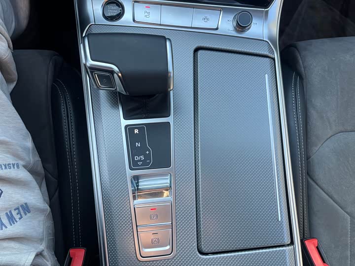 Фото 19 - Audi A6L