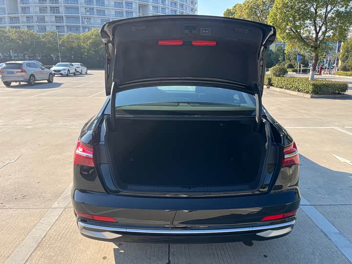 Фото 20 - Audi A6L