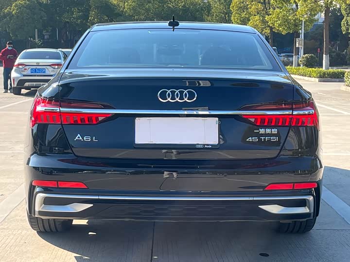 Фото 4 - Audi A6L