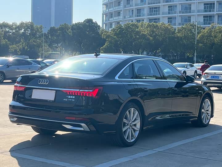 Фото 5 - Audi A6L