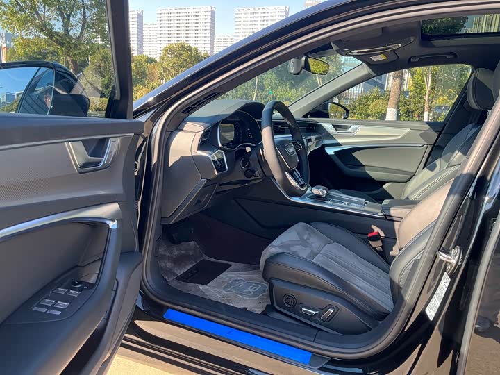 Фото 6 - Audi A6L