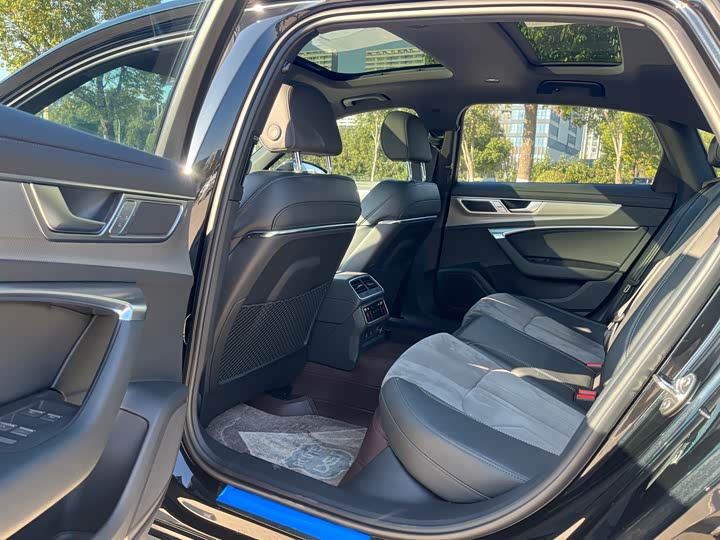 Фото 7 - Audi A6L