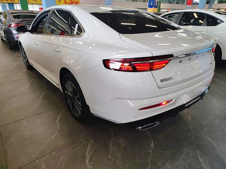 Фото 5 - Geely Preface