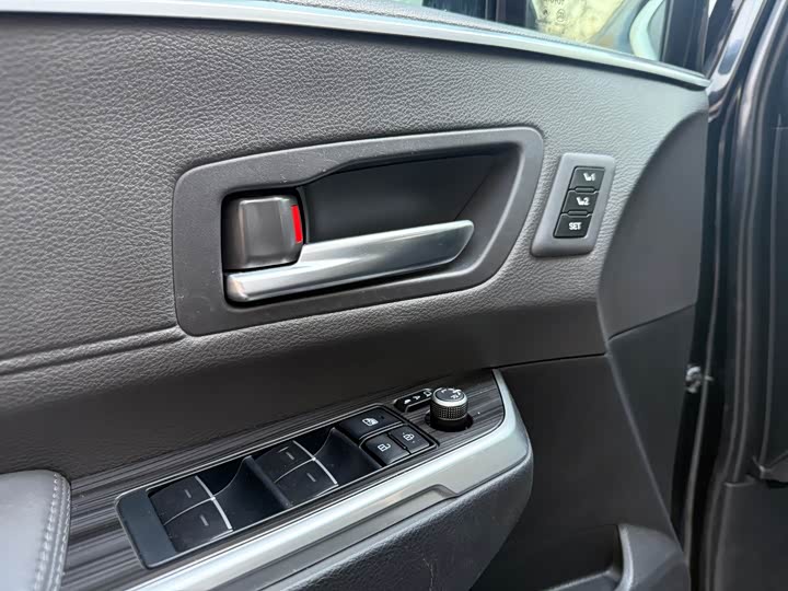 Фото 14 - Toyota Sienna