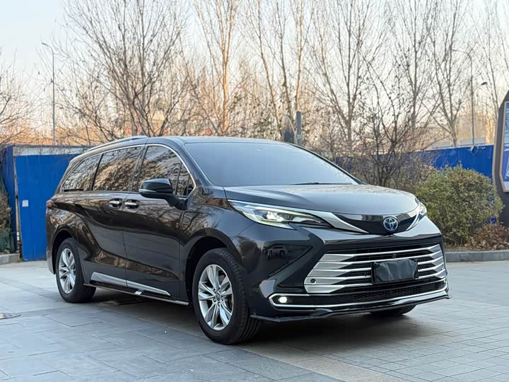 Фото 2 - Toyota Sienna