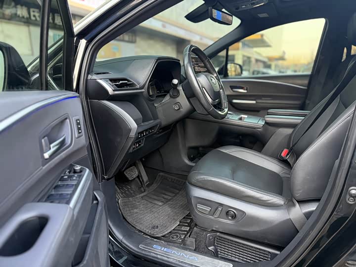 Фото 6 - Toyota Sienna