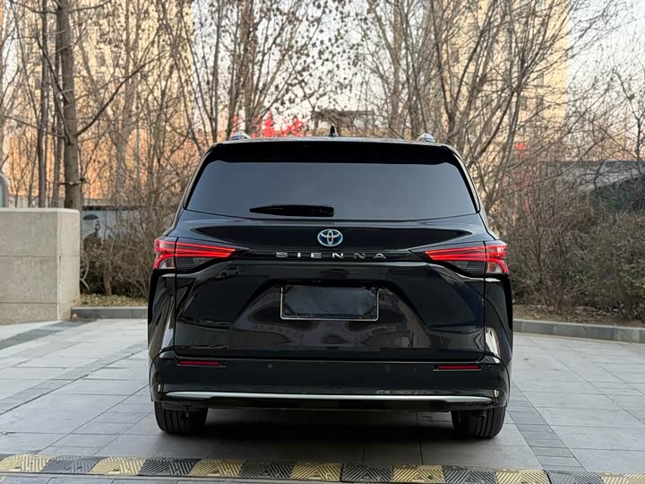 Фото 7 - Toyota Sienna