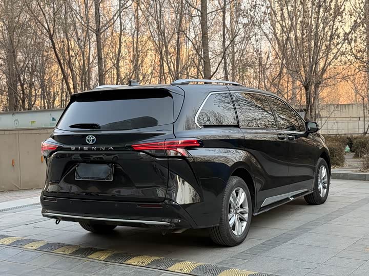 Фото 8 - Toyota Sienna