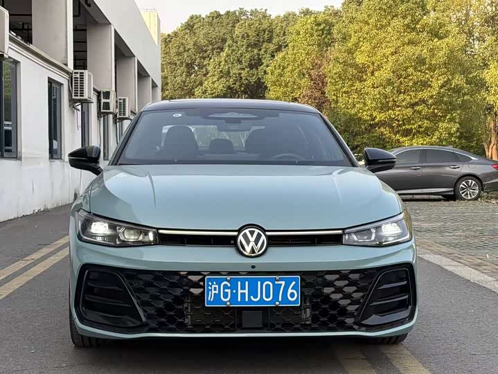 Фото 2 - Volkswagen Passat